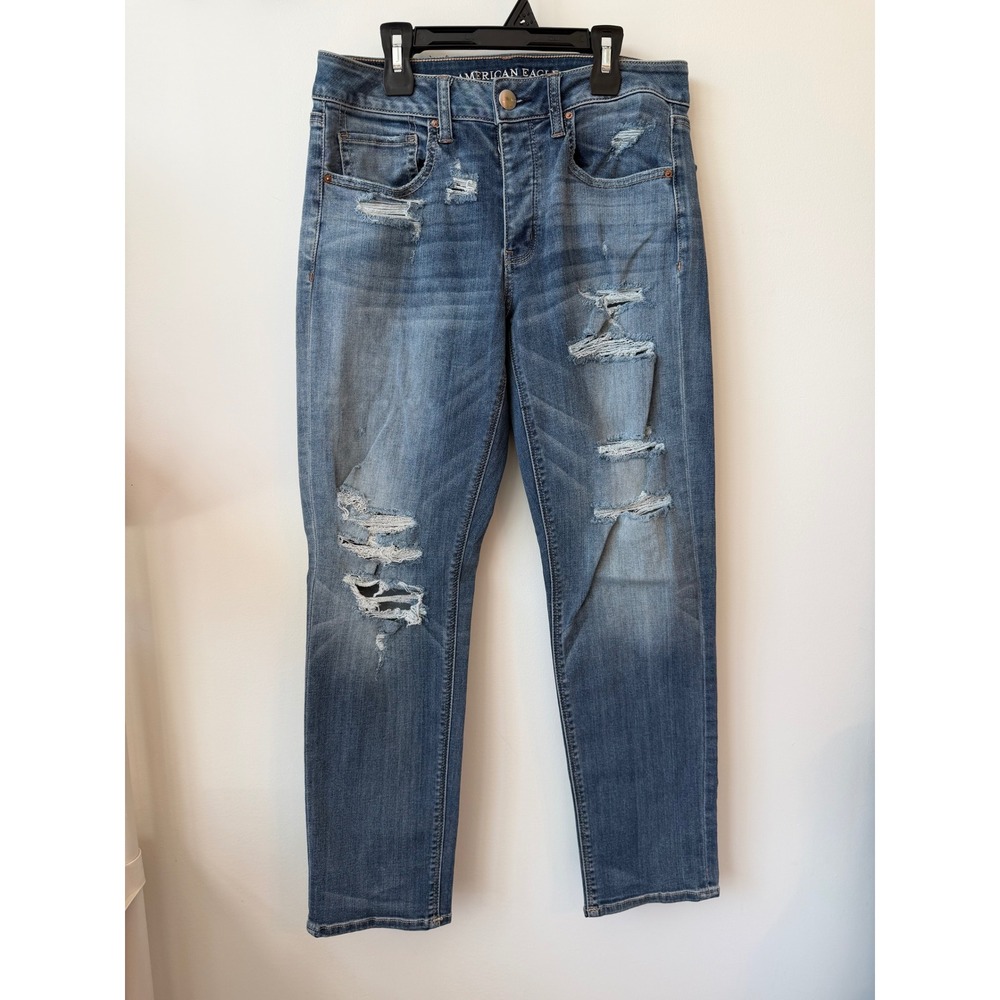 American Eagle Tomgirl Jeans Womens 6 Medium Wash Distressed Relaxed Denim 0871